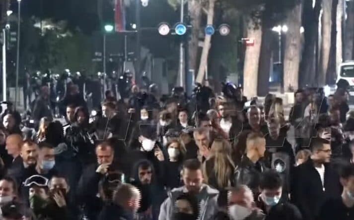 Refuzojnë kërkesën e Ramës për dialog dhe kërkojnë dorëheqje/ Pas pedagogëve edhe mjekët në mbështetje të protestës së studentëve
