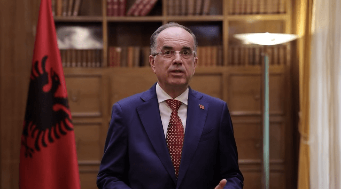 Reagon Presidenti Begaj: Mbetem i hapur për dialog me protestuesit