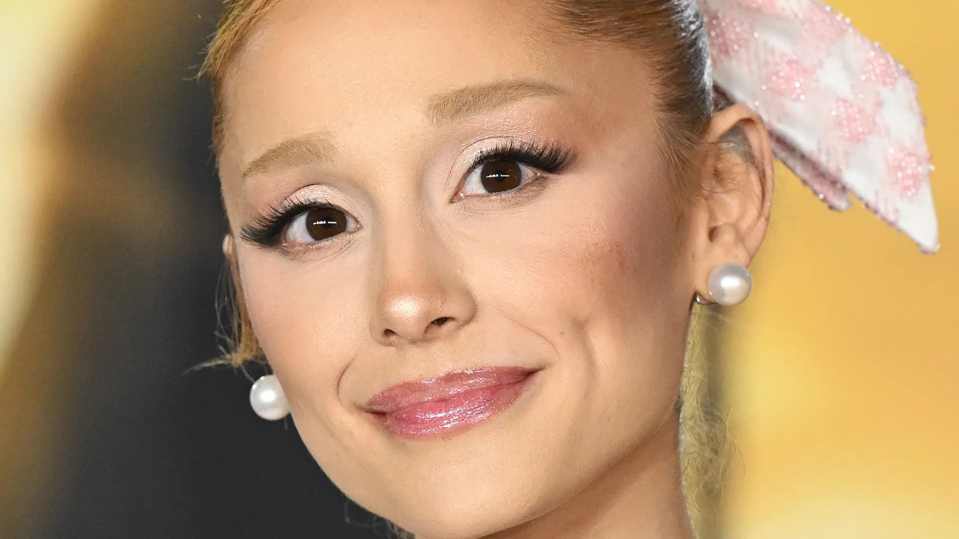 Mascara “tubing”, çfarë janë dhe pse po konsiderohen revolucioni i ri i makeup-it