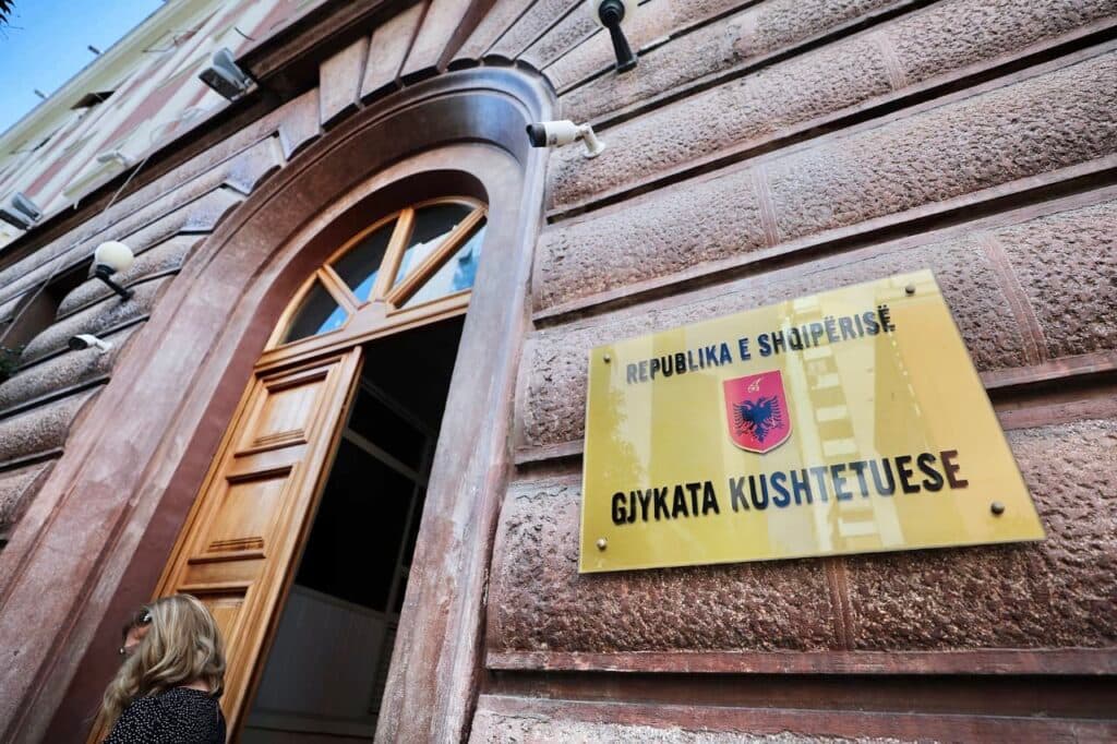 Kushtetuesja shqyrton sot kërkesën e Berishës për heqjen e masës “Detyrim Paraqitje”