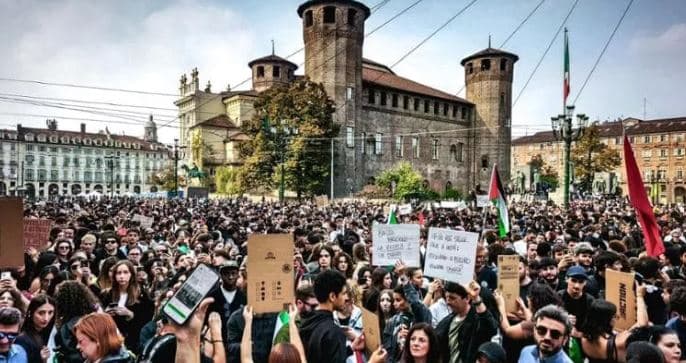 Italia nën pushtetin e protestave, dhjetëra mijëra studentë e punëtorë në rrugë kundër politikave të Melonit