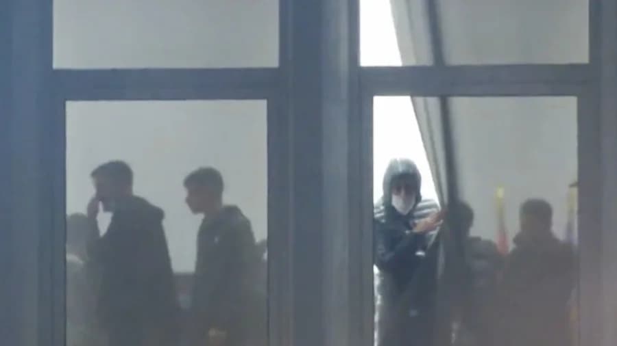 Gazi në PD, Policia: Po fshihet e vërteta, personat e maskuar që sulmuan policinë u futën në godinë