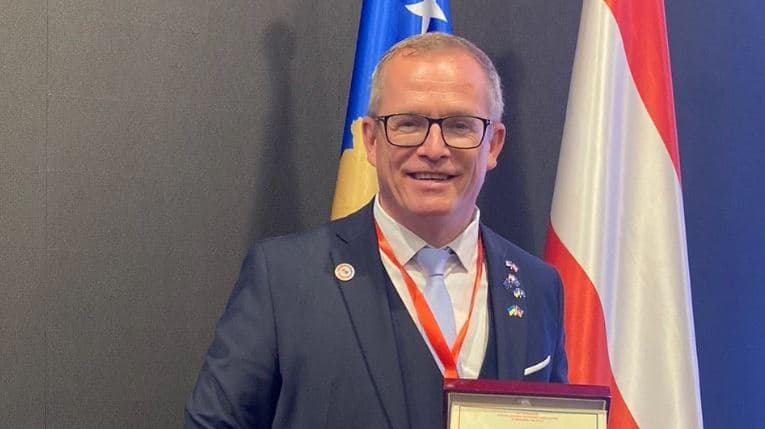Günther Fehlinger-Jahn i propozon Ramës të largohet përgjithmonë nga pushteti dhe nga Shqipëria: Të tërhiqet në Vjenë