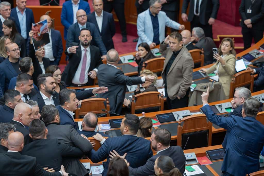 Nis seanca plenare. Interpelancë urgjente me ministrin e Brendshëm dhe shtatë projektligje në rend dite