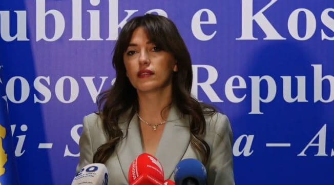 Vjen reagimi i parë nga Kosova, Albulena Haxhiu: Arroganca nxiti protestat! Kërkesat e studentëve të dëgjohen