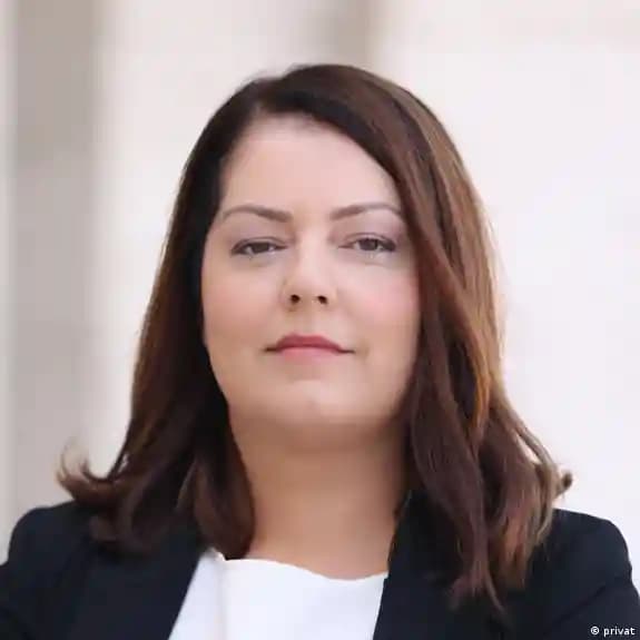 Elona Elezi