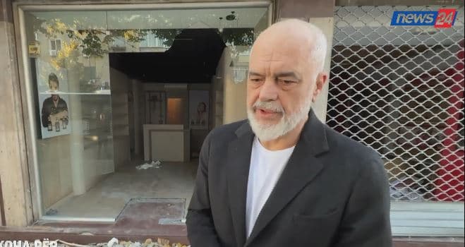 Rama flet sërish për dorë të huaj në protestë dhe sulmon protestuesit: Zëri i studentëve protestues do të dëgjohet me respekt, por dhuna s’jep mandat!