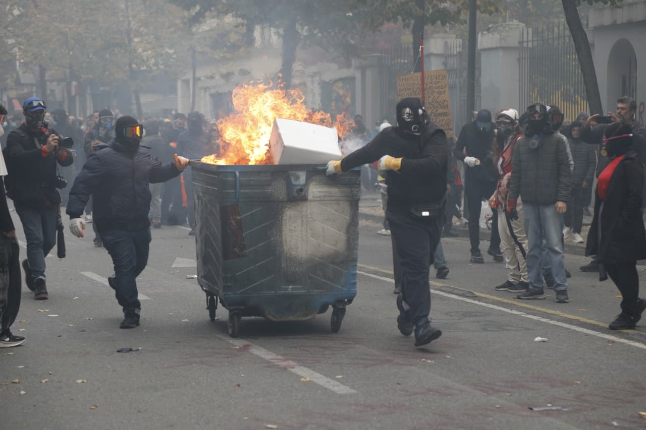 Studentët protestojnë / Dita e 19-të në foto