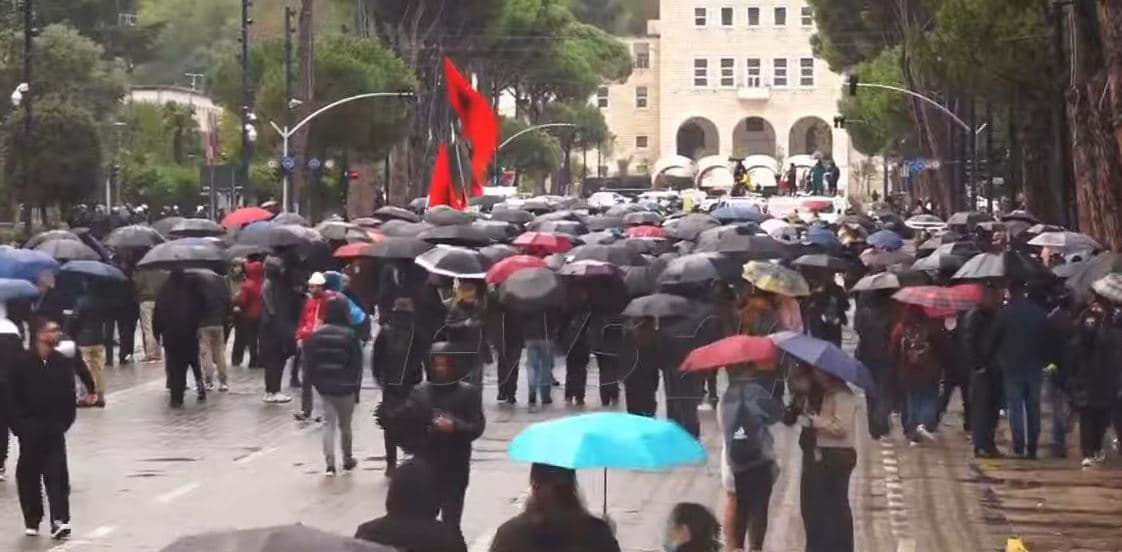 Studentët protestë në orën 12:00 / Rama përsërit ftesën për dialog (VIDEO)