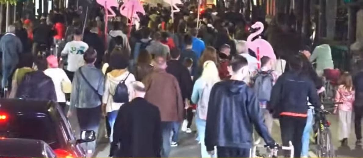 133 ditë revoltë/ Qytetarët mbërrijnë te “Blloku i Sigurisë”, thirrje në mbështetje të protestuesit të ndaluar: Lironi Turin!