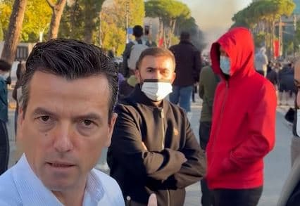 Nis marshimi i studentëve drejt Ministrisë së Arsimit me thirrjen; “Rama, jepe dorëheqjen!”