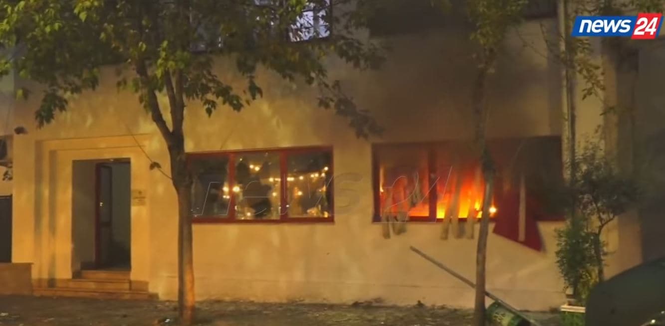 Dita e 6-të e protestave, blindohen dyert dhe dritaret e Ministrisë së Arsimit, FNSH në gatishmëri