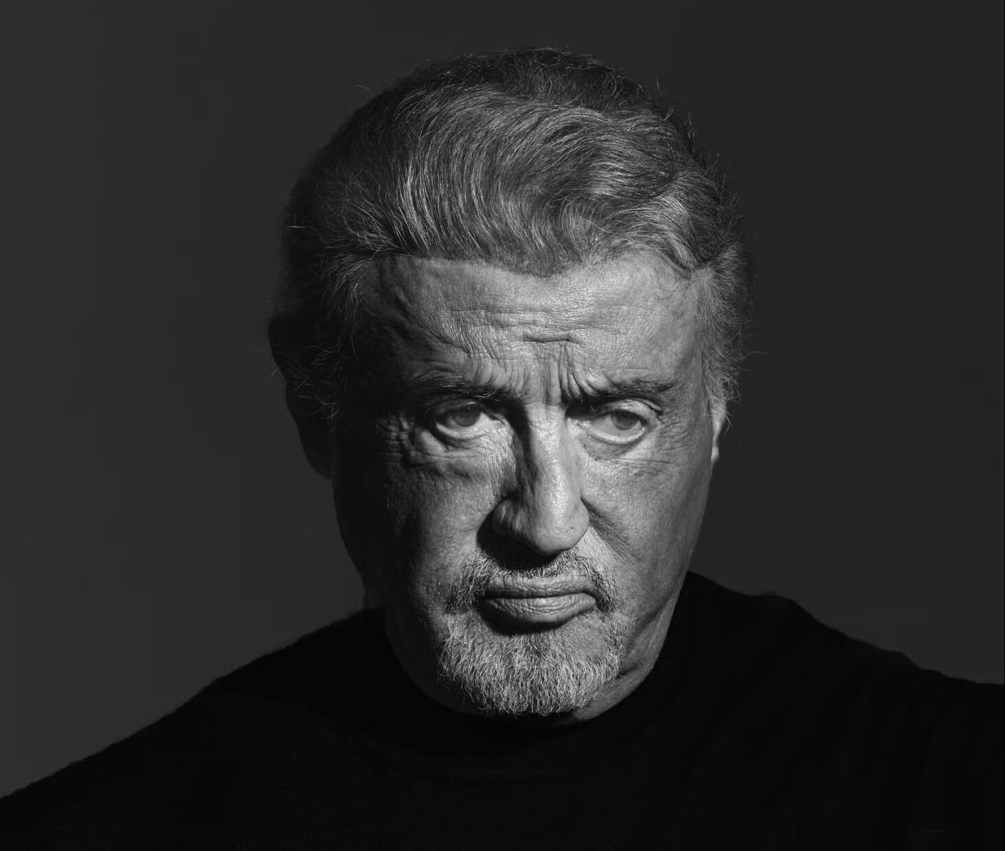 Nëna e braktisi, babai e dhunonte/ Sylvester Stallone bën rrëfimin e jetës
