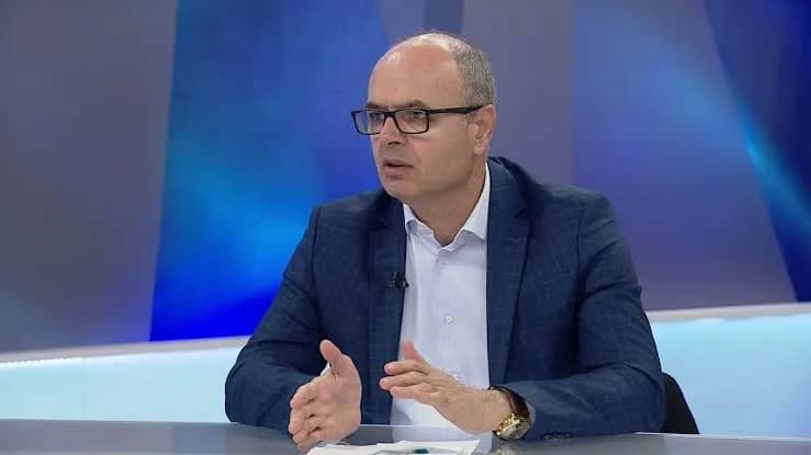 Petro Koçi kritikon deputetët e PS-së për postimet me imazhin e Balliut: Mund të jetë bumerang