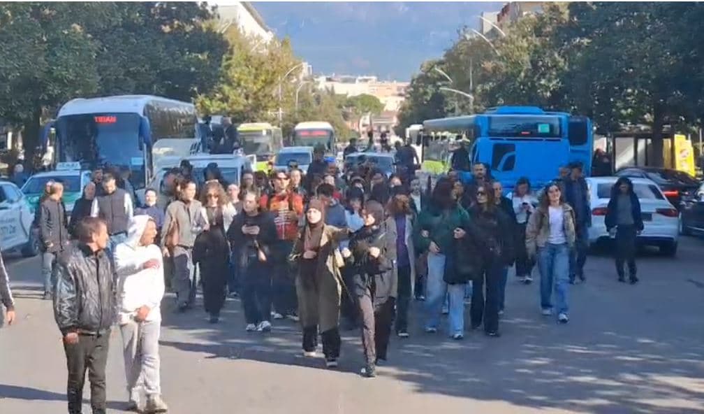 Dita e 17-të e protestës, studentët mblidhen te Ministria e Arsimit
