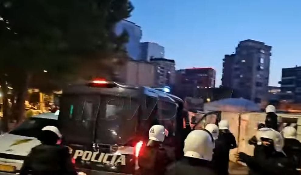 Në ditën e tetë, pedagogët dalin në protestë, marshim solidariteti me studentët në orën 10:00, kundër dhunës policore ndaj të rinjve
