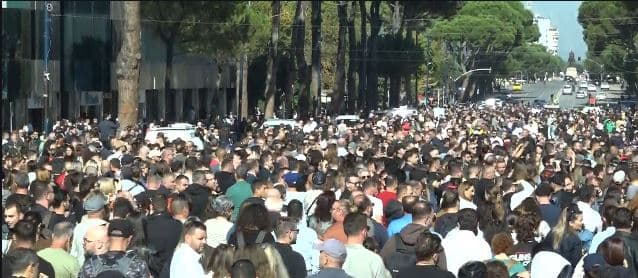 Dita e 12-të e protestës / Sot tubim kombëtar! Në Tiranë bashkohen pedagogë, mjekë, artistë, bizneset e vogla dhe studentë nga rrethet