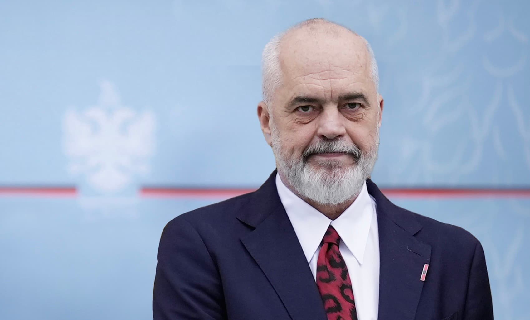 Rama mbledhje me ministrat dhe drejtuesit politikë!