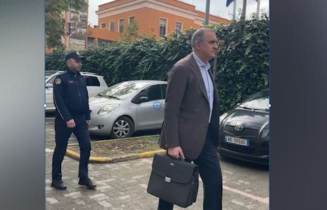 Ish-ministri Ilir Beqaj paraqitet në GJKKO për seancën e parë të dosjes SASPAK