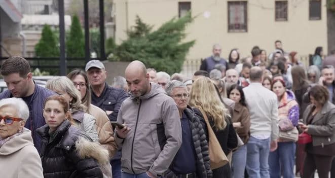 Zgjedhjet në Serbi/ Qytetarët dalin masivisht, mbi 67% pjesëmarrje deri në orën 19:00