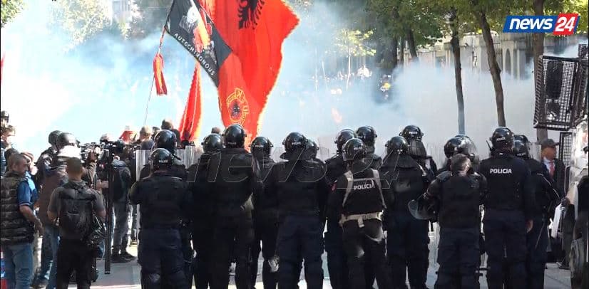 735 pedagogë e akademikë firmosin deklaratën me 5 pika: Rama të dorëhiqet, të ndalet dhuna policore ndaj studentëve