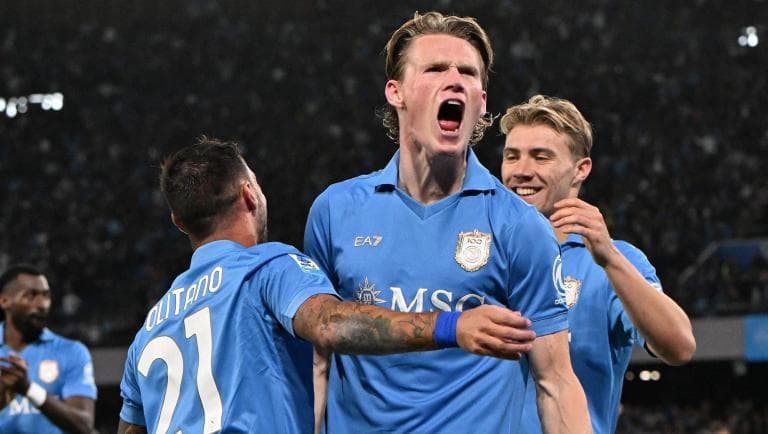 Spektakël në Napoli, Roma rikthehet nga disavantazhi i dy golave dhe merr barazimin 3-3
